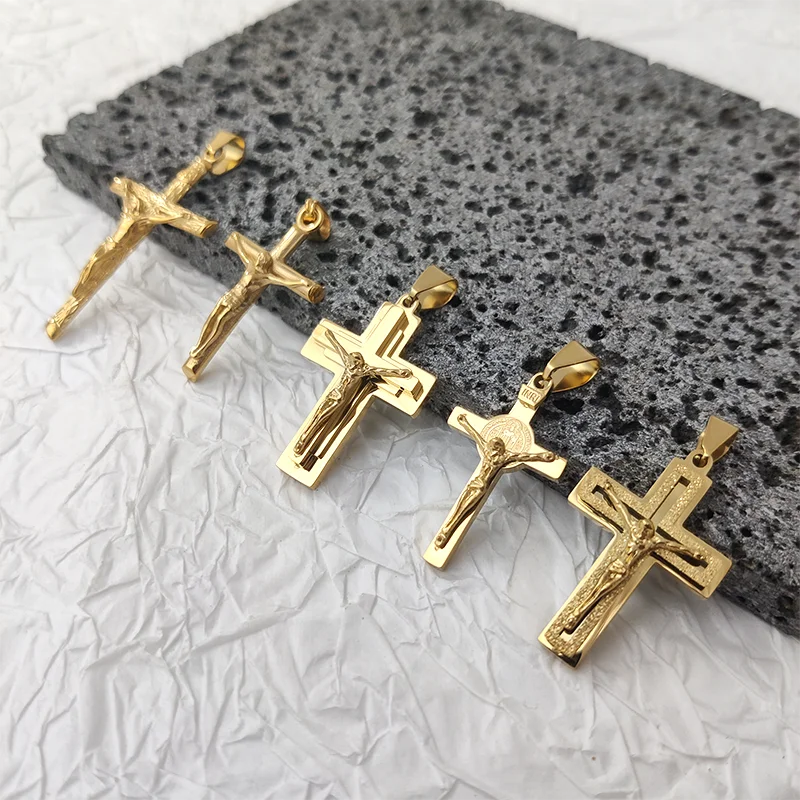 Collier Croix Jésus Or 18K – Acier Inoxydable