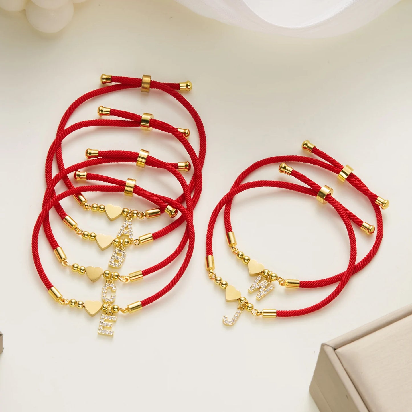 bracelet porte-bonheur cordon rouge personnalise cadeau