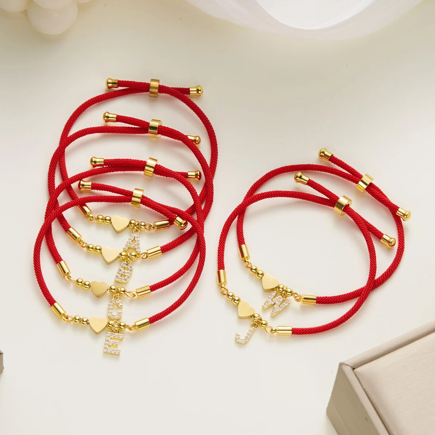 bracelet porte-bonheur cordon rouge personnalise cadeau