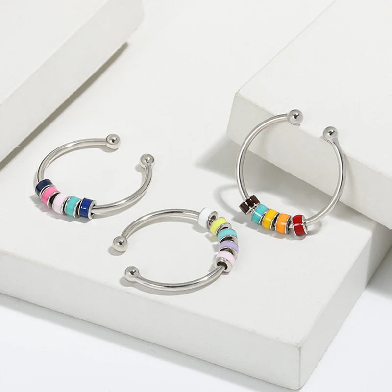 detail anneau rotatif bague anti-stress femme acier