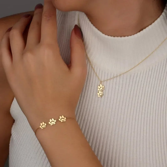 Collier Patte Personnalisé – Nom Gravé