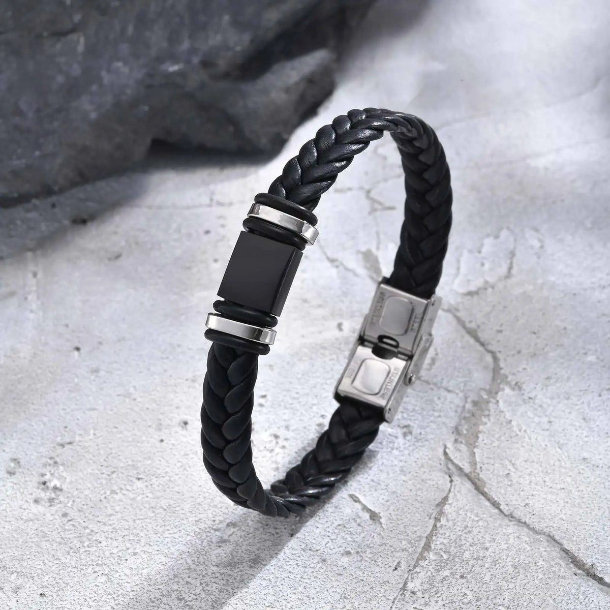 bracelet cuir tresse initiale homme vue packshot maison des emotions
