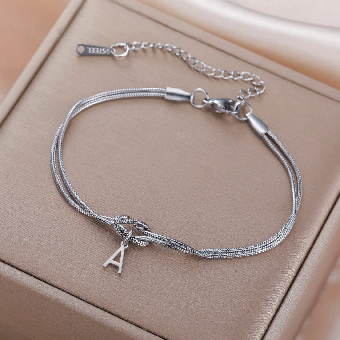 bracelet love knot initiale a-z dore argente bijou symbolique maison des emotions