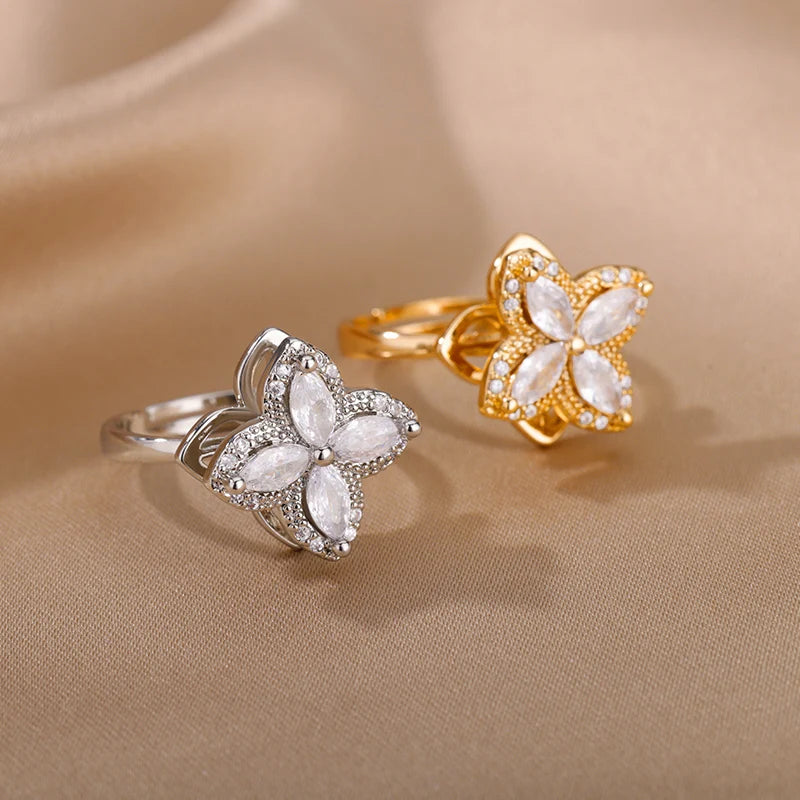 detail anneau rotatif bague trefle doree porte-bonheur