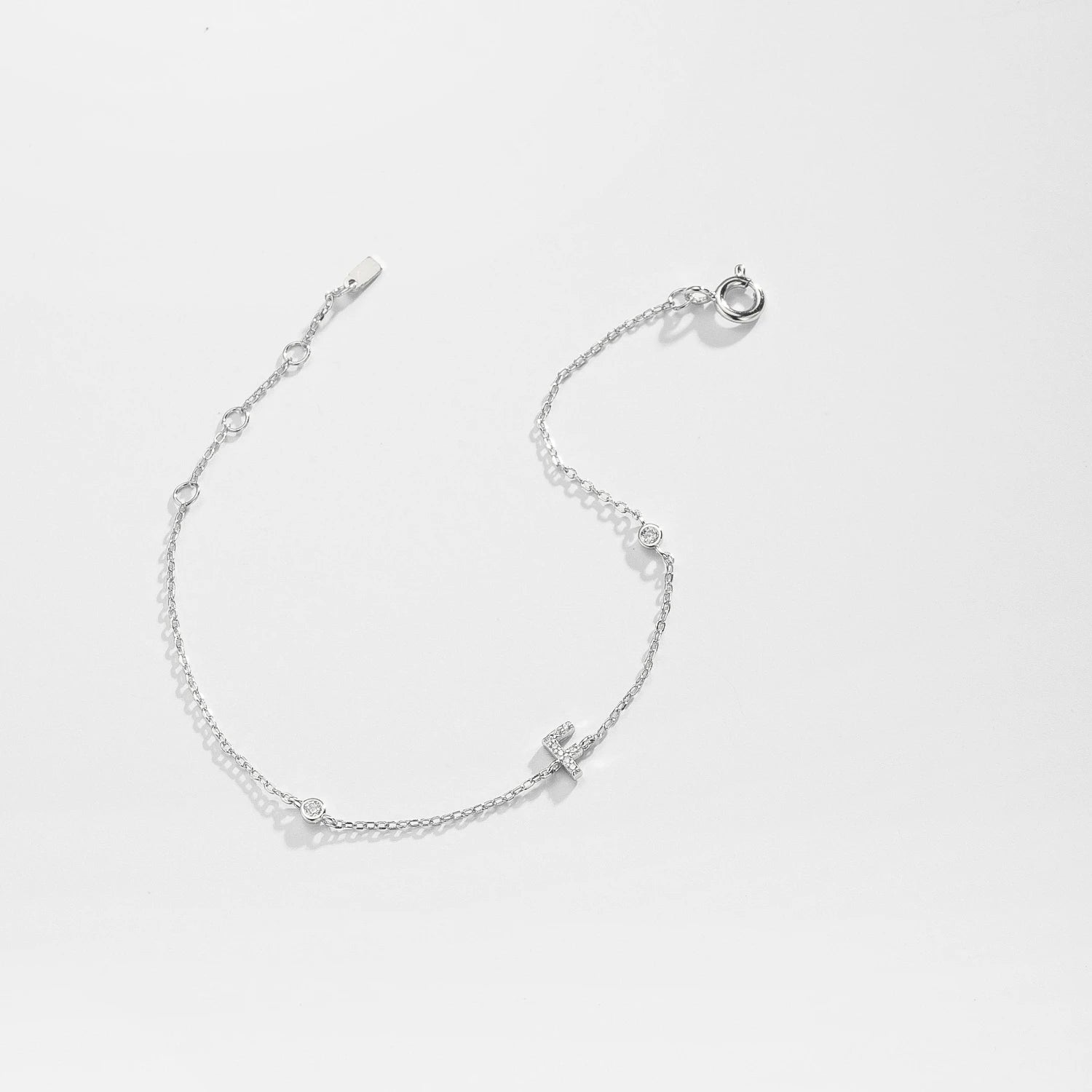 bracelet initiale argent 925 porte au poignet femme cadeau