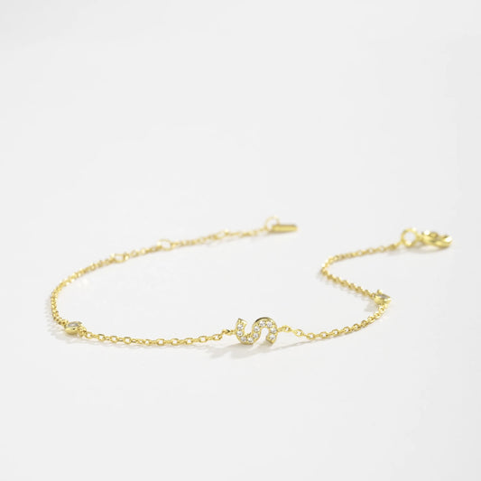 detail charm initiale argent 925 bracelet femme