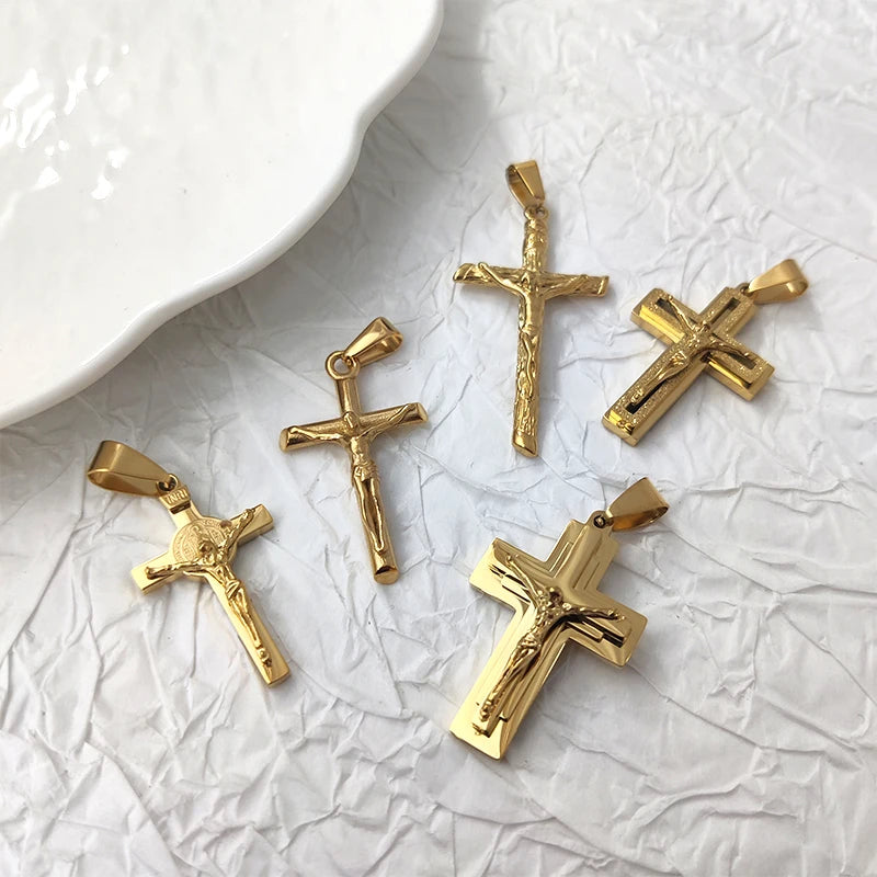Collier Croix Jésus Or 18K – Acier Inoxydable