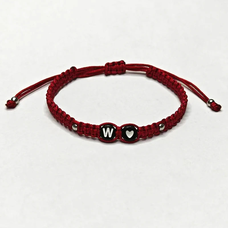 detail noeud ajustable bracelet initiale coeur femme