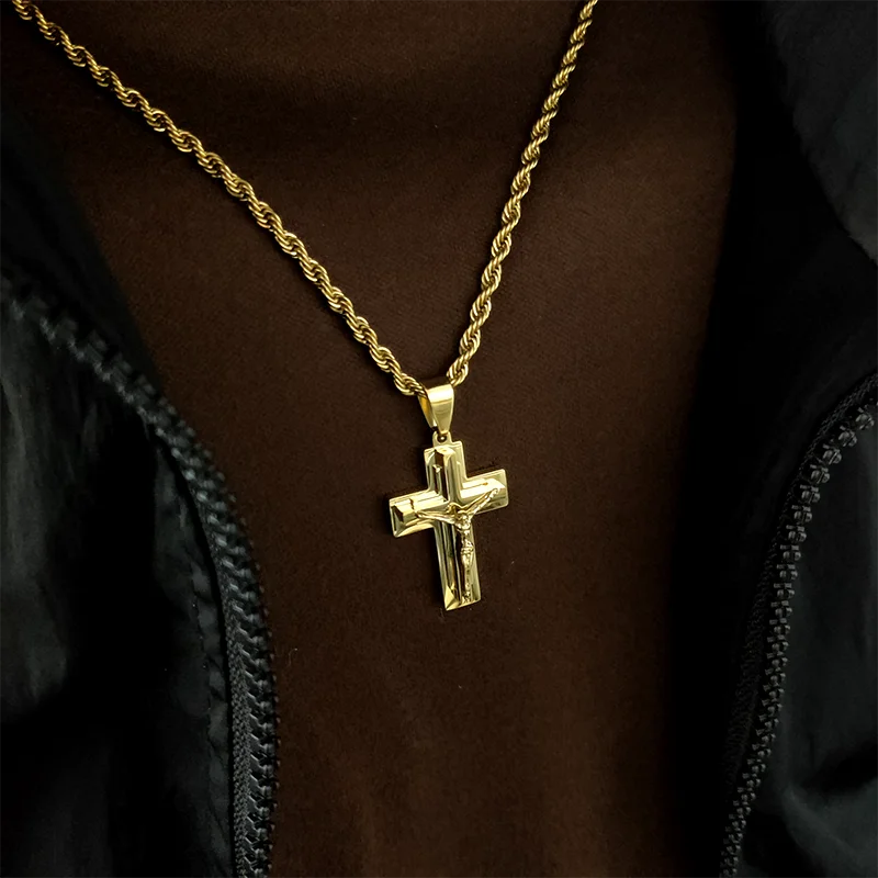 Collier Croix Jésus Or 18K – Acier Inoxydable