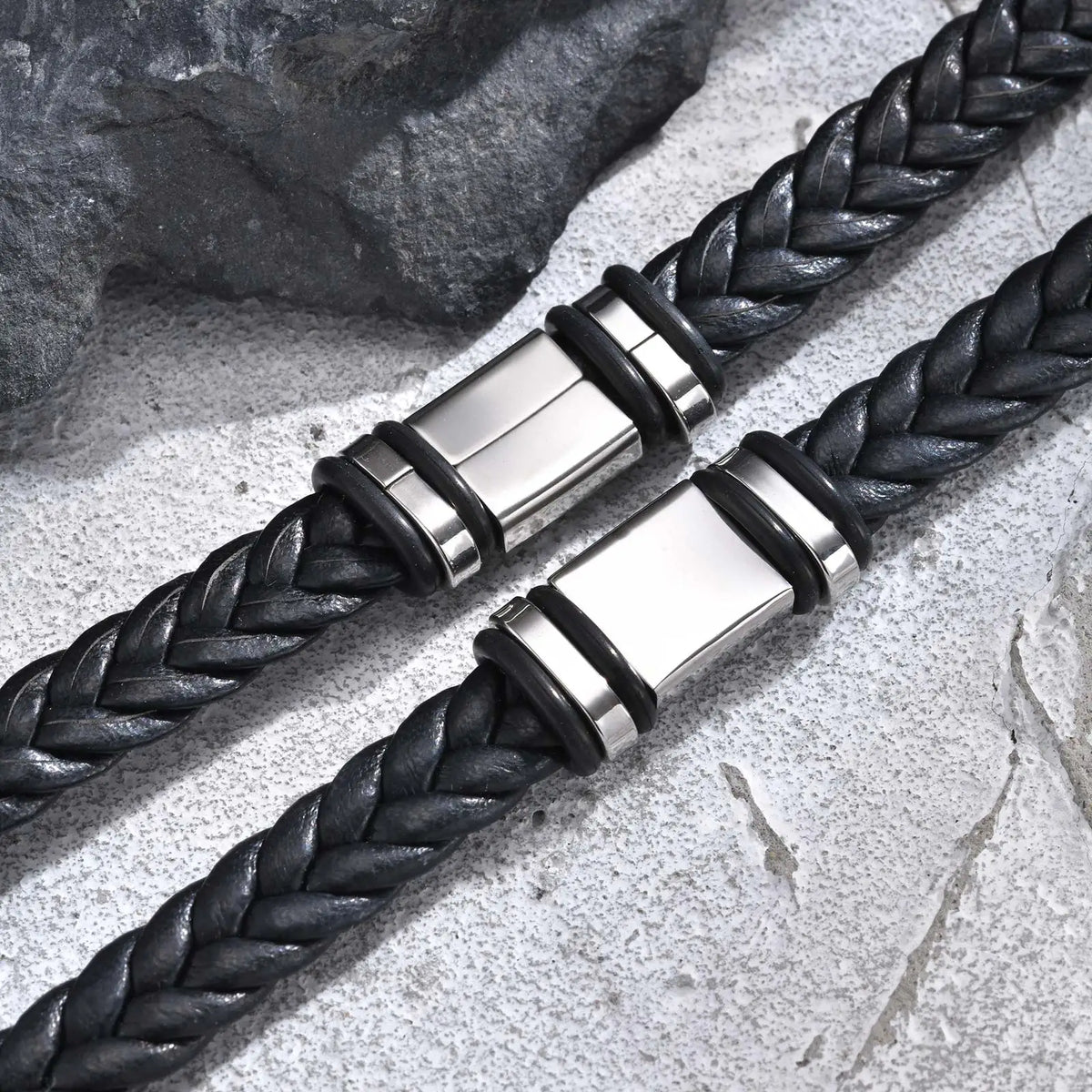 detail tresse cuir bracelet initiale homme qualite