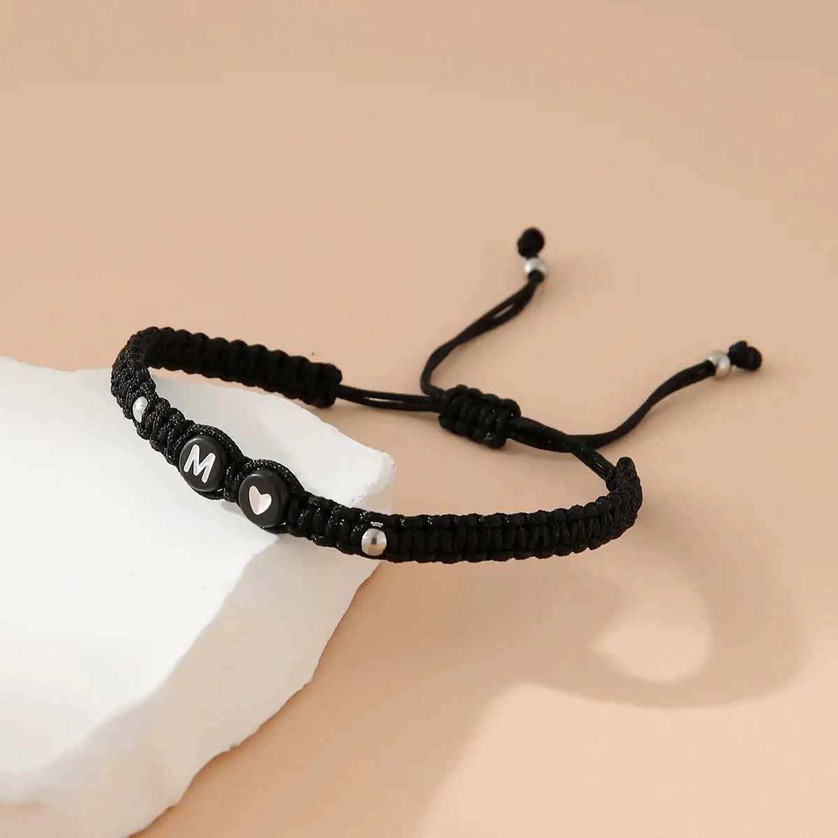 bracelet initiale coeur plusieurs couleurs cordon disponibles