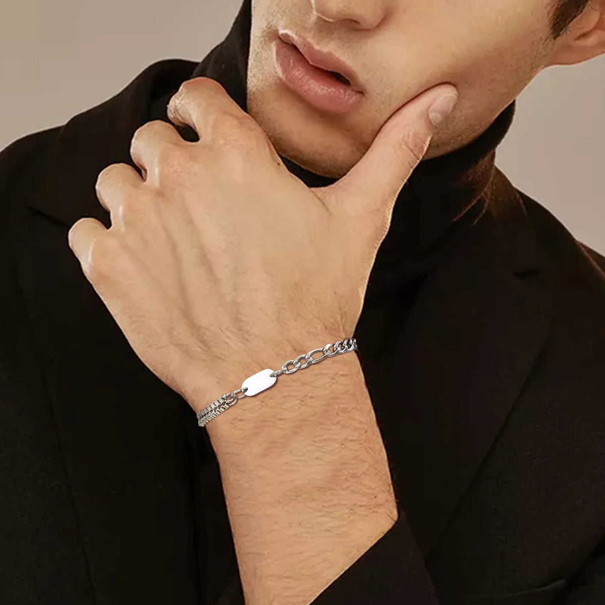 bracelet initiale acier porte au poignet femme cadeau
